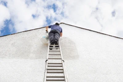 Peinture extérieure à Lacoste — façades et ravalement